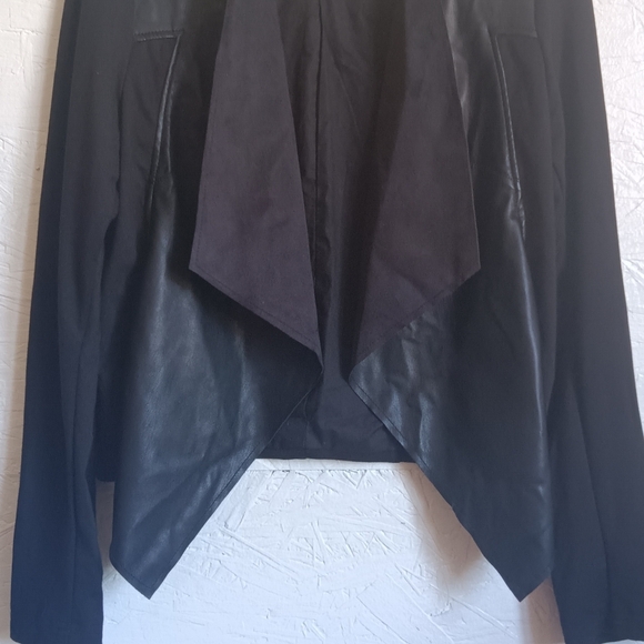 CLEARANCE SALE!! Edyson Women's Black Blazer - Picture 7 of 12